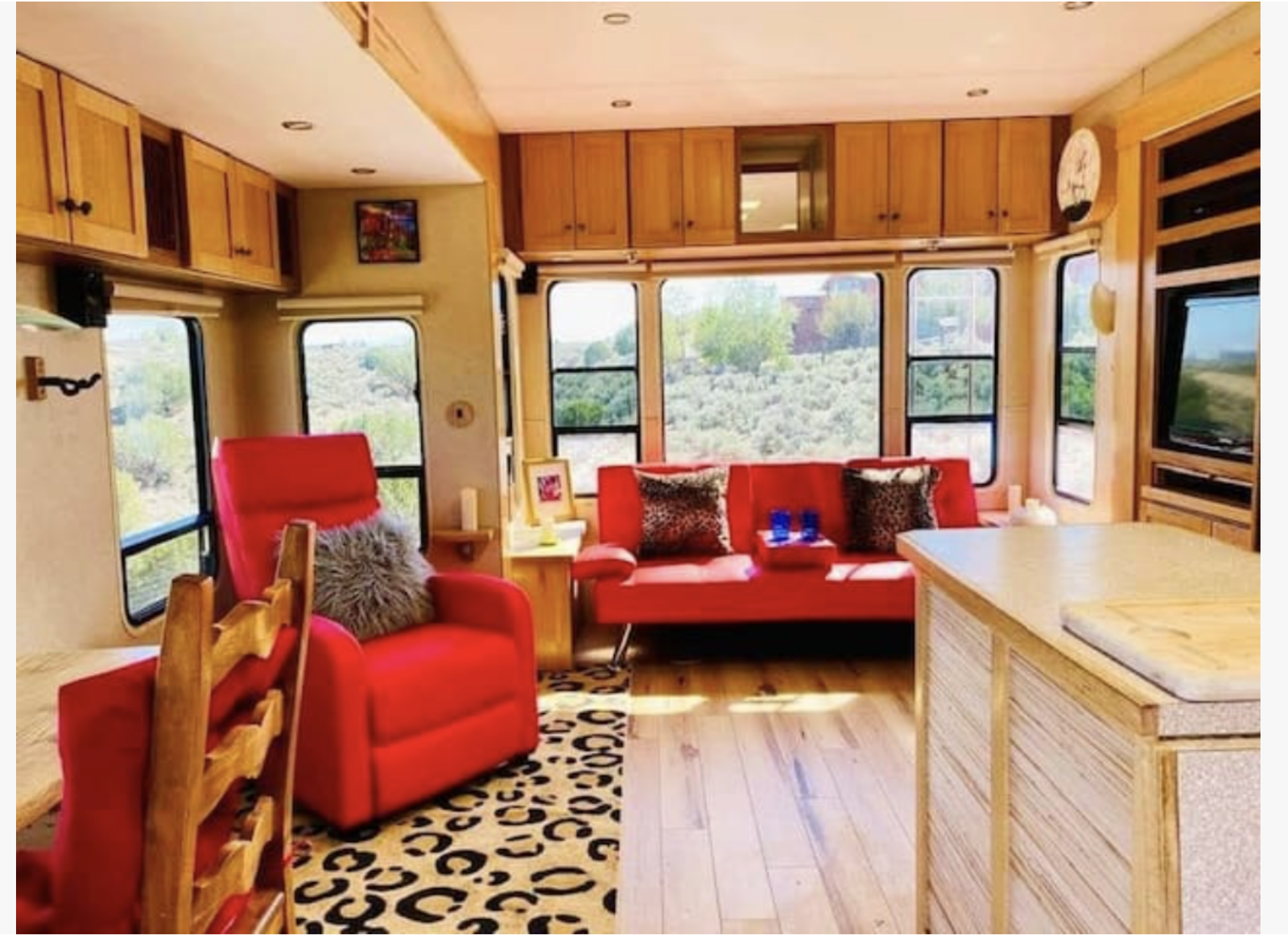 Price Reduced for Quick Sale! Gorgeous Solar Renovated Tiny Home  - 2 bed, 1 bath, 325 sqft in Taos, New Mexico